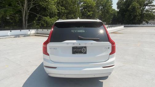 2022 Volvo XC90 T6 Momentum