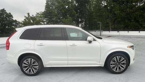 2022 Volvo XC90 T5 Momentum