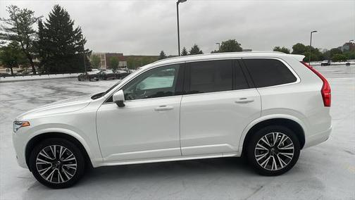 2022 Volvo XC90 T5 Momentum