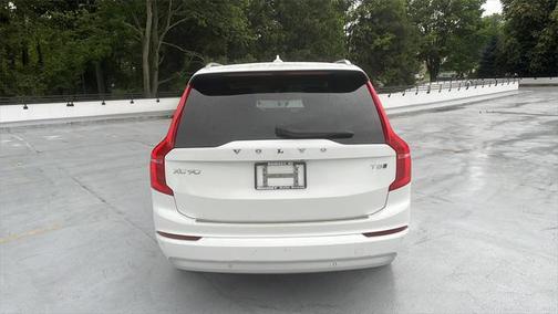 2022 Volvo XC90 T5 Momentum