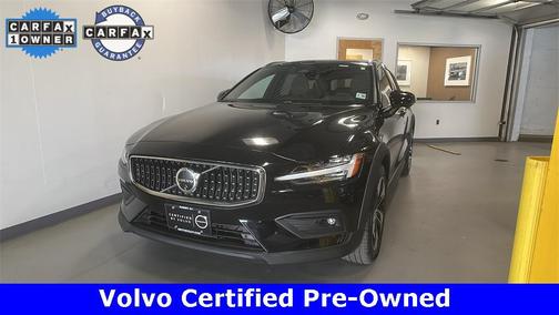 2024 Volvo V60 Cross Country B5 Plus