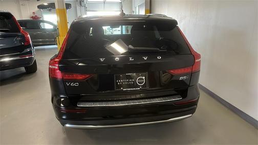 2024 Volvo V60 Cross Country B5 Plus