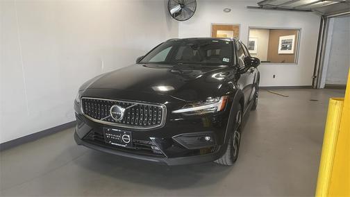 2024 Volvo V60 Cross Country B5 Plus