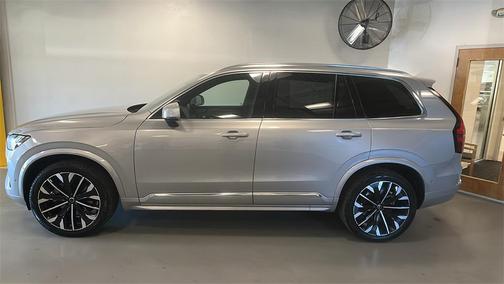 2025 Volvo XC90 B6 Plus 7-Seater