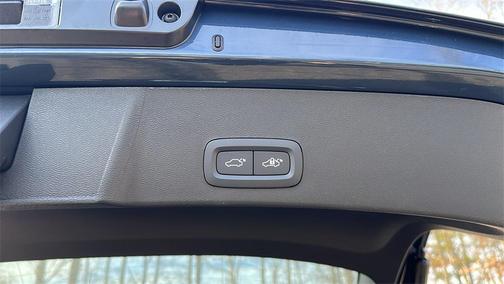 2026 Volvo XC40 B5 Ultra Black Edition