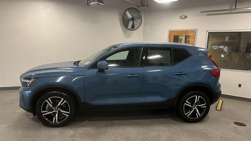 2023 Volvo XC40 B5 Core