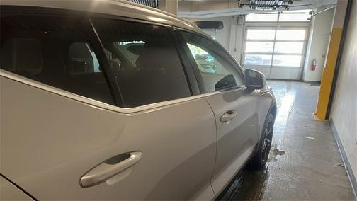 2025 Volvo XC40 B5 Core Bright Theme