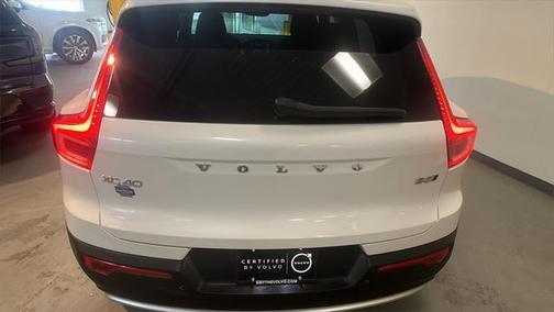 2025 Volvo XC40 B5 Core Bright Theme