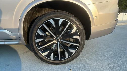 2026 Volvo XC90 B6 Ultra Dark Theme 6-Seater