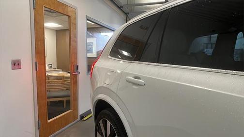 2024 Volvo XC90 Recharge Plug-In Hybrid T8 Ultimate Bright Theme 7-Seater