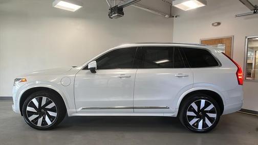 2024 Volvo XC90 Recharge Plug-In Hybrid T8 Ultimate Bright Theme 7-Seater