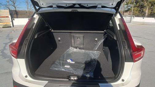 2026 Volvo XC40 Black Edition Ultra, B5 AWD Gas (mild hybrid)