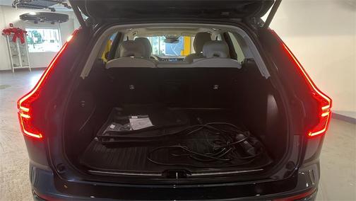 2024 Volvo XC60 Recharge Plug-In Hybrid T8 Plus Dark Theme