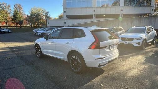 2026 Volvo XC60 B5 Plus
