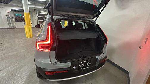 2025 Volvo XC40 B5 Core Bright Theme