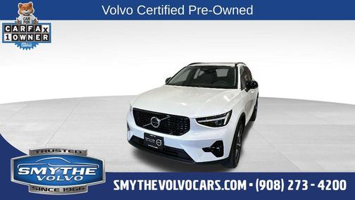 Crystal White 2026 Volvo XC40 Plus, B5 AWD Gas (mild hybrid), Dark