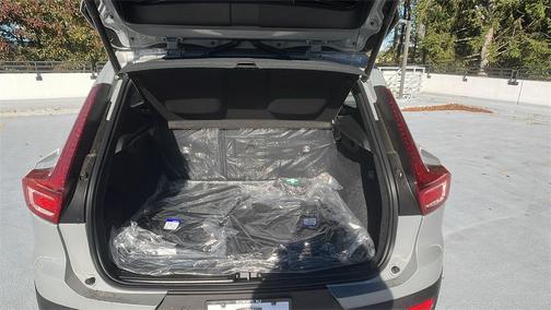2026 Volvo XC40 B5 Plus