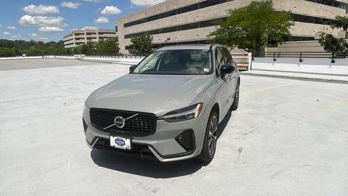 2025 Volvo XC60 B5 Plus