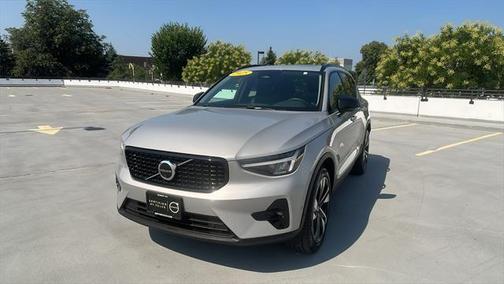 2025 Volvo XC40 B5 Plus Dark Theme