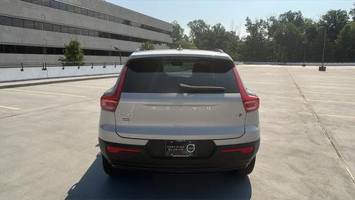 2025 Volvo XC40 B5 Plus Dark Theme