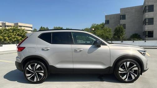 2025 Volvo XC40 B5 Plus Dark Theme