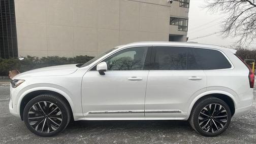 2025 Volvo XC90 B6 Plus 7-Seater