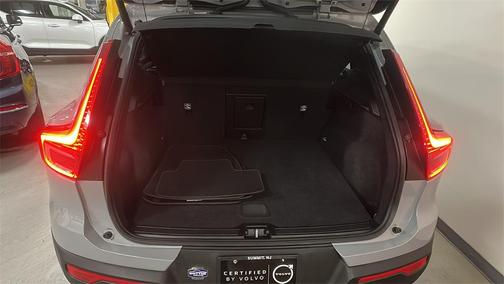 2025 Volvo XC40 B5 Core Bright Theme