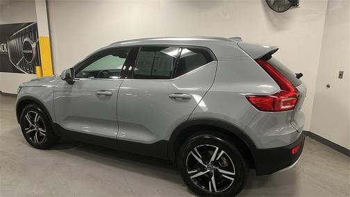 2025 Volvo XC40 B5 Core Bright Theme