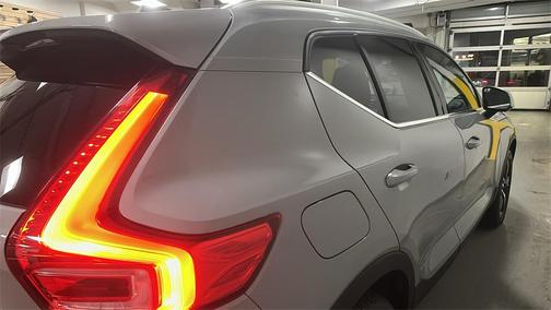2025 Volvo XC40 B5 Core Bright Theme