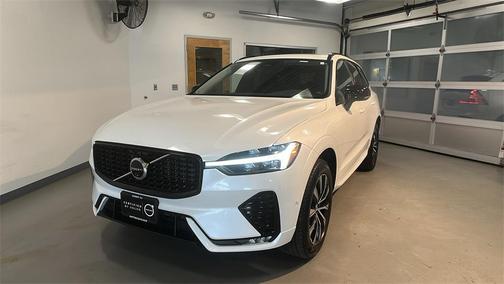 2025 Volvo XC60 B5 Plus