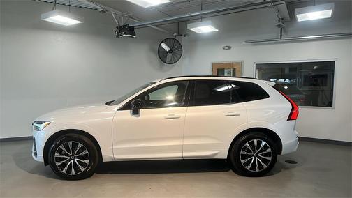 2025 Volvo XC60 B5 Plus