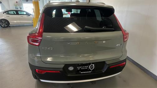 2025 Volvo XC40 B5 Core Bright Theme
