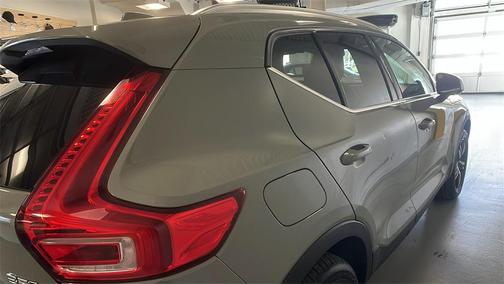 2025 Volvo XC40 B5 Core Bright Theme
