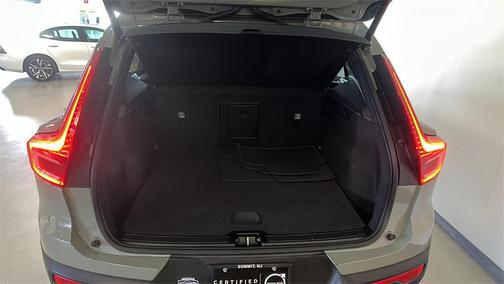 2025 Volvo XC40 B5 Core Bright Theme