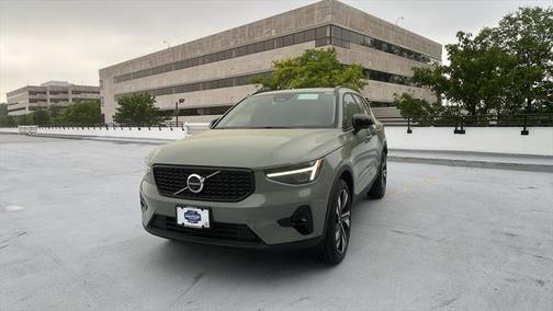 2025 Volvo XC40 B5 Ultra Dark Theme