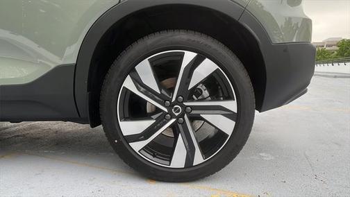 2025 Volvo XC40 B5 Ultra Dark Theme