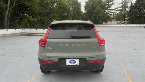 2025 Volvo XC40 B5 Ultra Dark Theme