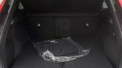 2025 Volvo XC40 B5 Ultra Dark Theme