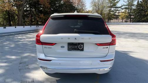 2022 Volvo XC60 B5 Inscription
