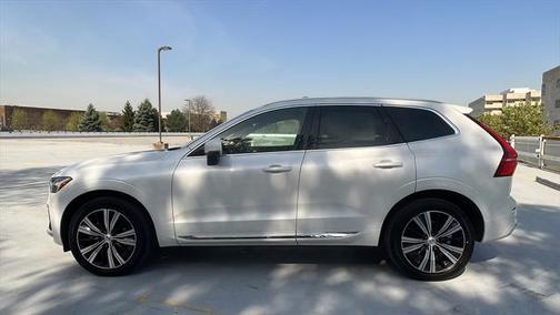 2022 Volvo XC60 B5 Inscription