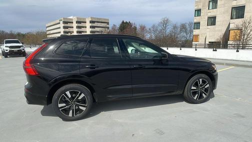 Onyx Black Metallic 2026 Volvo XC60 B5 Plus