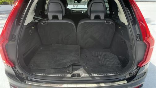 2016 Volvo XC90 T6 Momentum