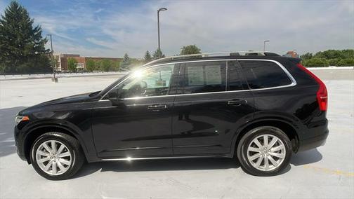 2016 Volvo XC90 T6 Momentum