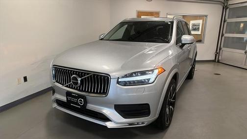2022 Volvo XC90 T6 Momentum