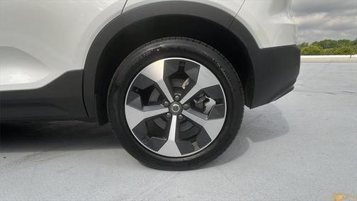 2025 Volvo XC40 B5 Plus Dark Theme