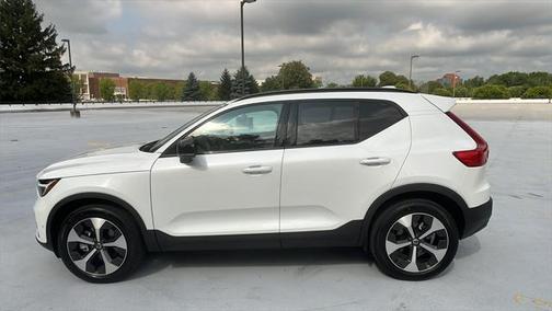 2025 Volvo XC40 B5 Plus Dark Theme