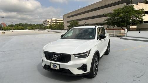 2025 Volvo XC40 B5 Plus Dark Theme