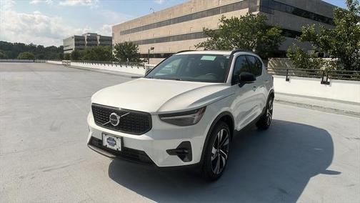 2025 Volvo XC40 B5 Ultra Dark Theme
