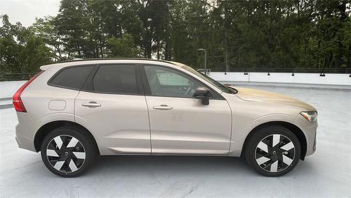 2025 Volvo XC60 Plug-In Hybrid T8 Plus