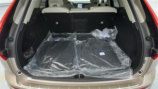 2025 Volvo XC60 Plug-In Hybrid T8 Plus